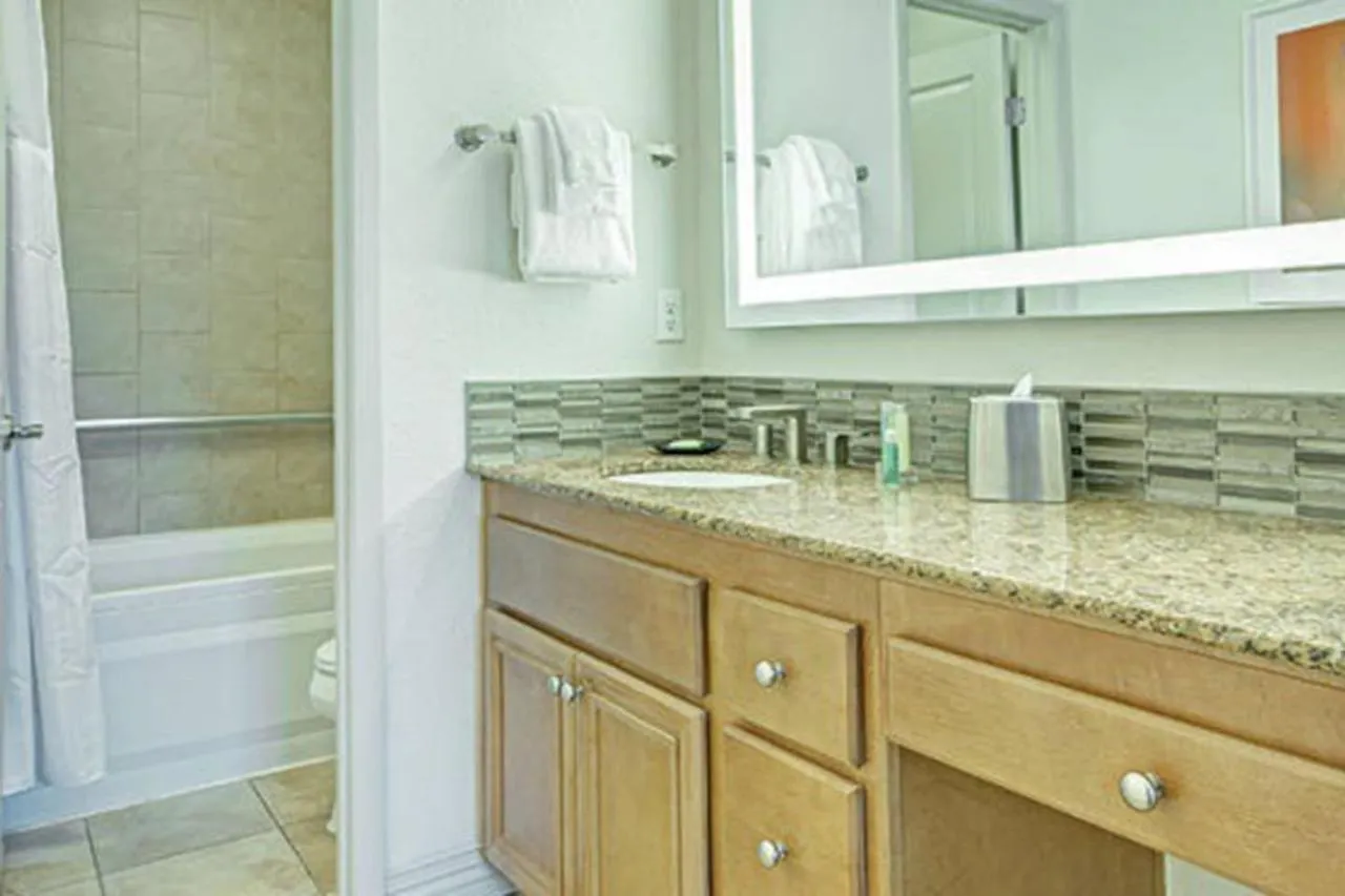 Beautiful Hotel In Desert Rose Resort - 1Bd Sleeps لاس فيغاس بيت للعطل